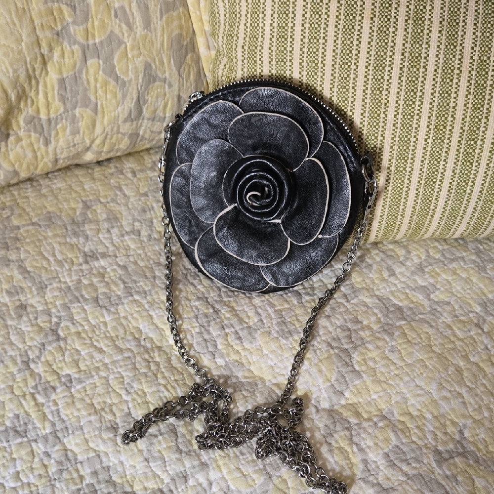Elegant Black Floral Chain Bag